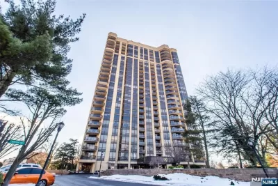 2BR Condo for Sale in Fort Lee, NJ