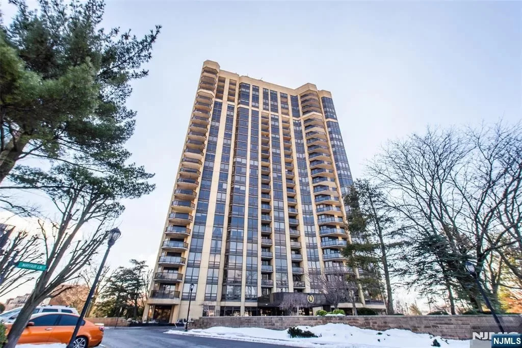 2BR Condo for Sale in Fort Lee, NJ