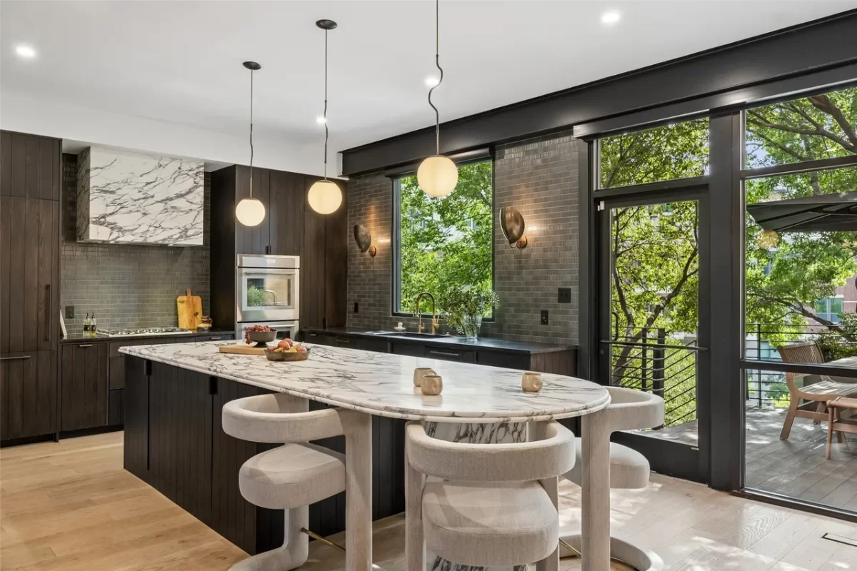 2BR Townhouse for Sale in Dallas, TX