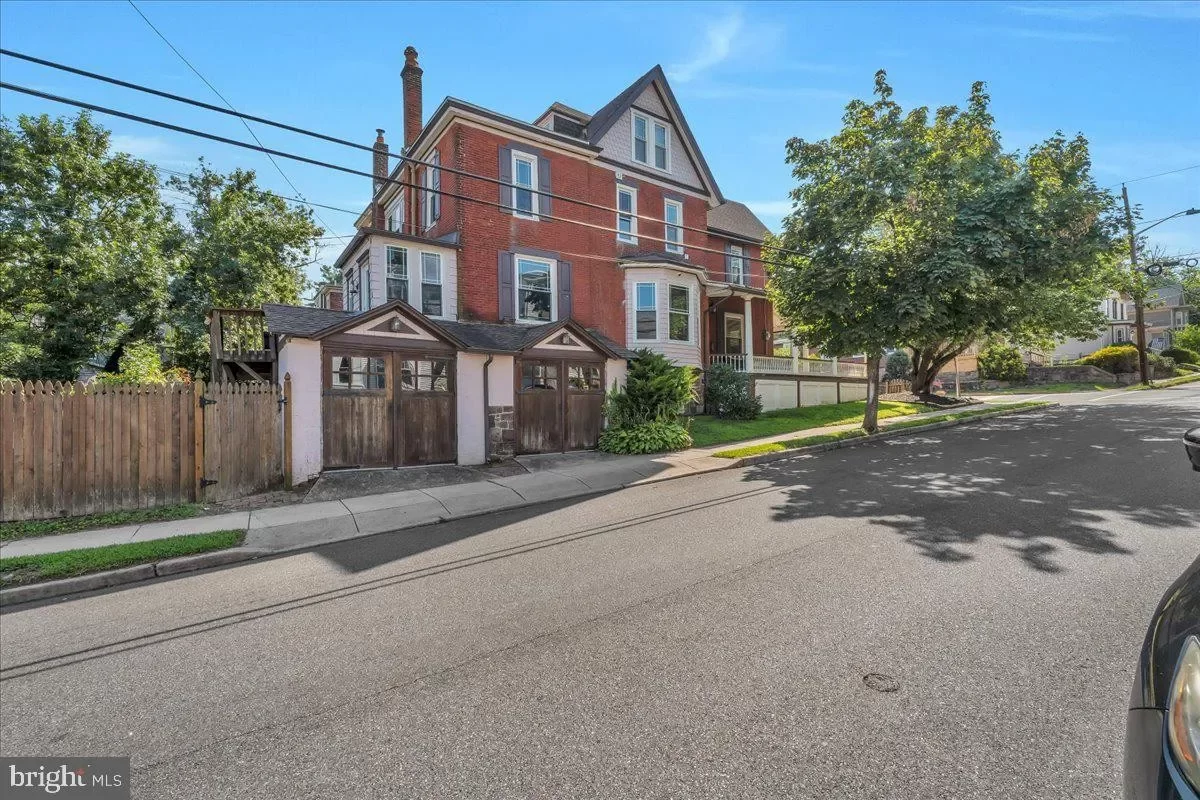 4BR Townhouse for Sale in Woodbury, NJ