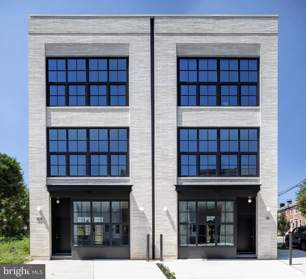 4BR Townhouse for Sale in Philadelphia, PA