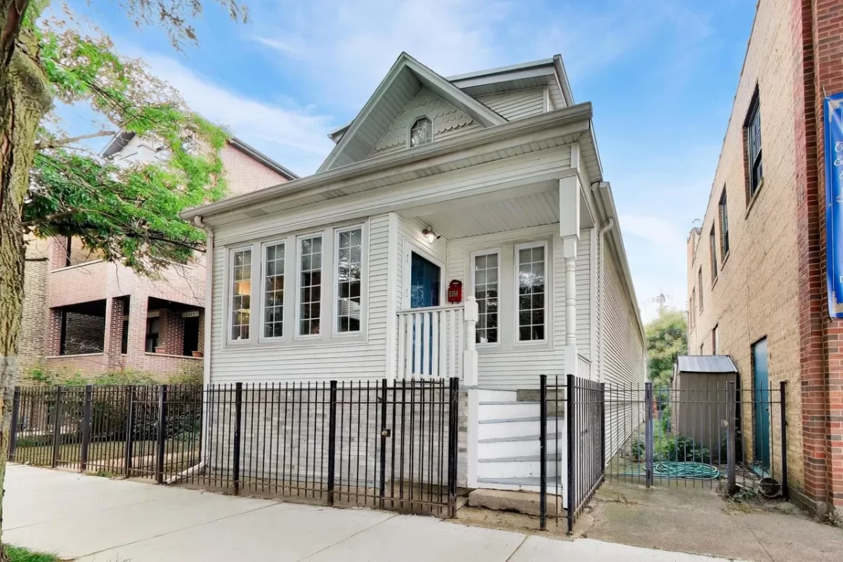 2BR House for Sale in Chicago, IL