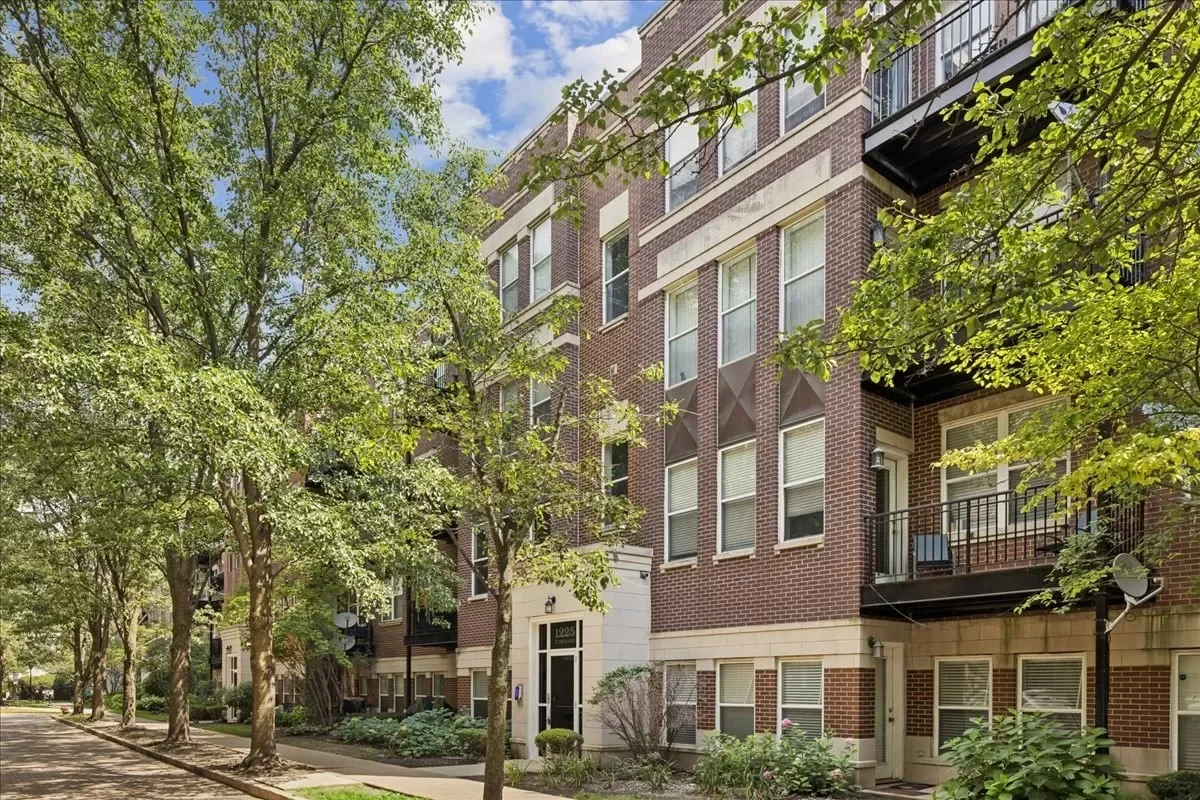 2BR Condo for Sale in Chicago, IL