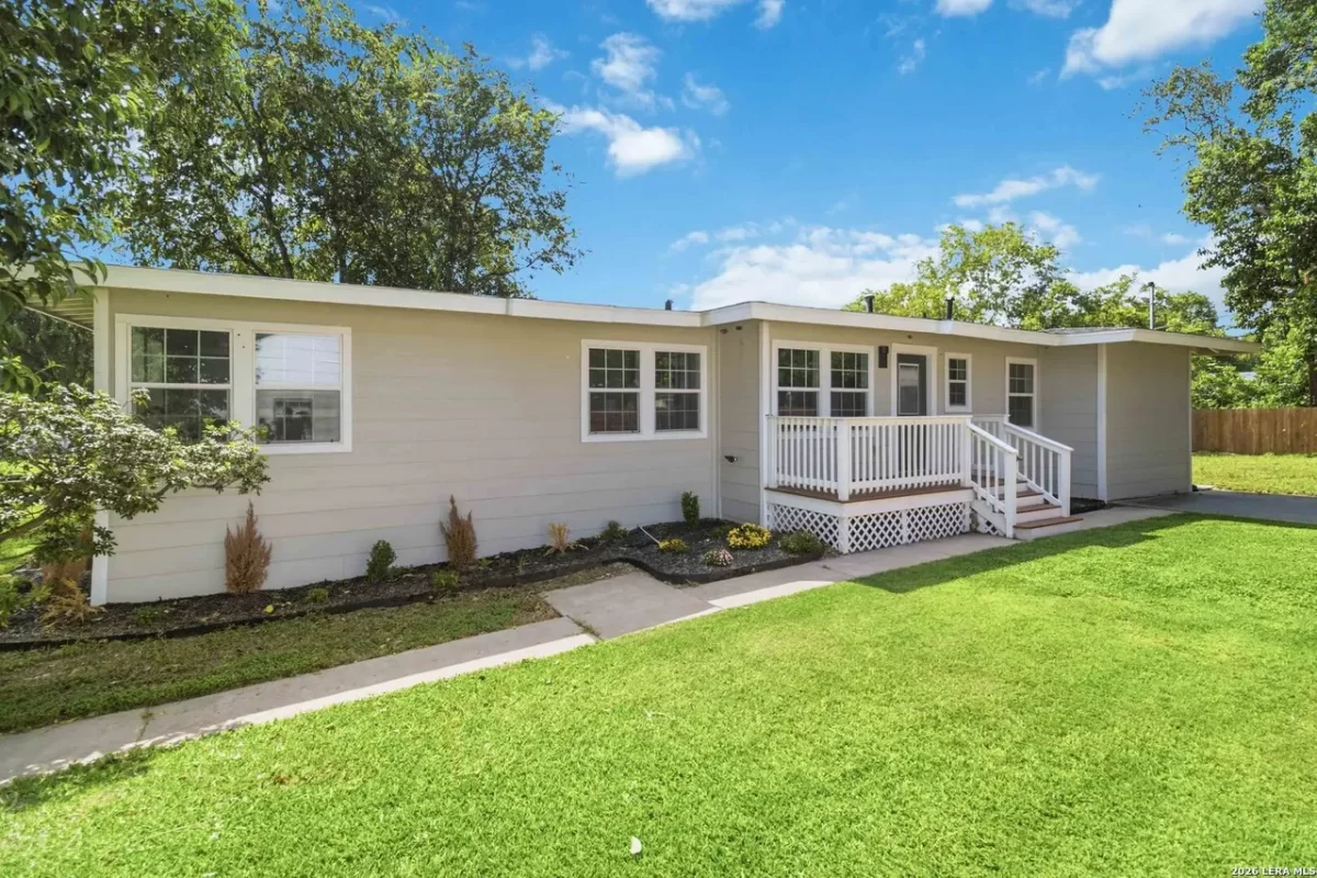 4BR House for Sale in Terrell Hills, TX