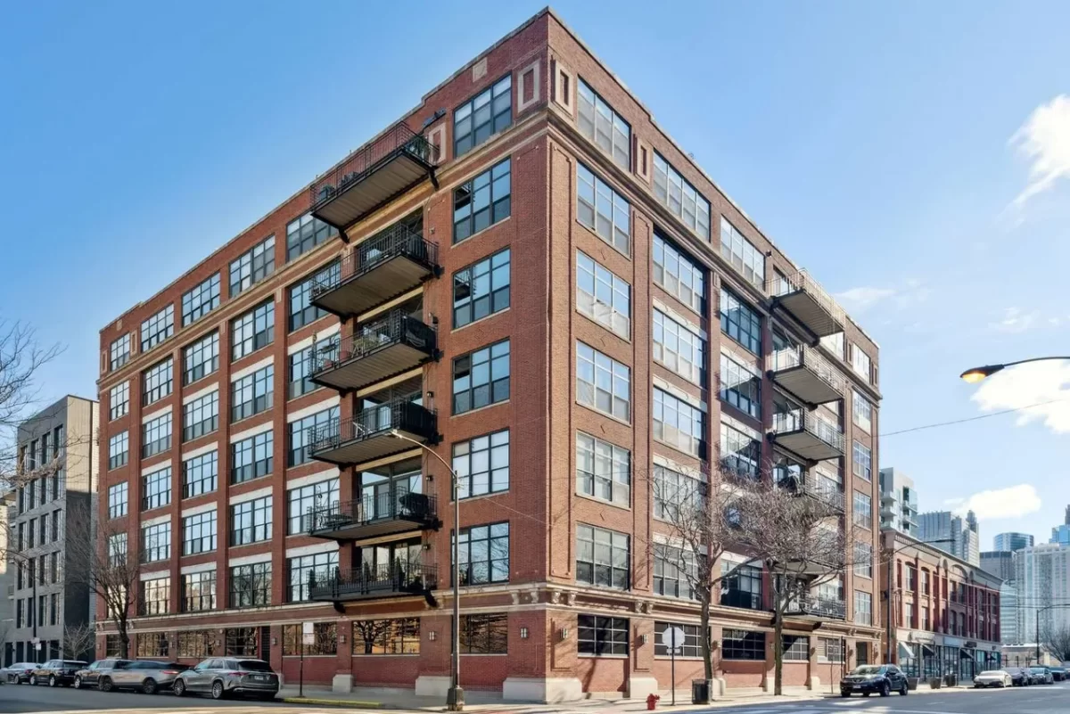2BR Condo for Sale in Chicago, IL