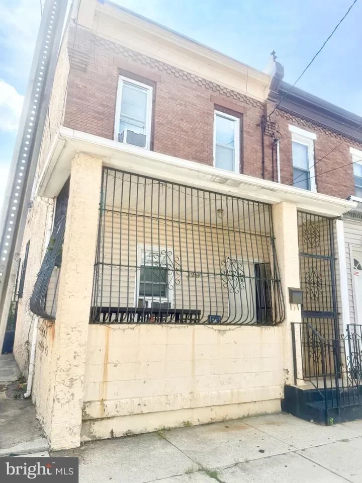 4BR Townhouse for Sale in Camden, NJ