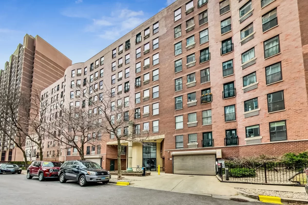 2BR Condo for Sale in Chicago, IL