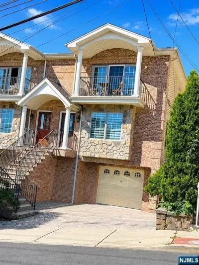 4BR Townhouse for Sale in Fairview, NJ