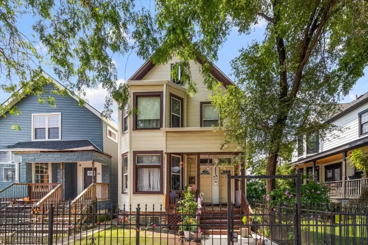6BR Multi-Family for Sale in Chicago, IL