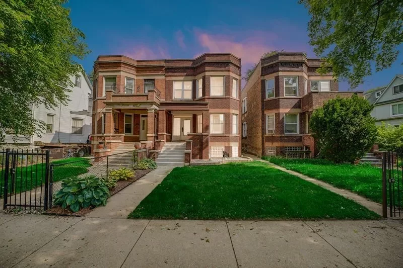 5BR Multi-Family for Sale in Chicago, IL