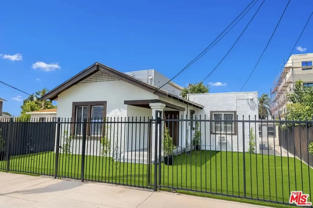 5BR Multi-Family for Sale in Los Angeles, CA