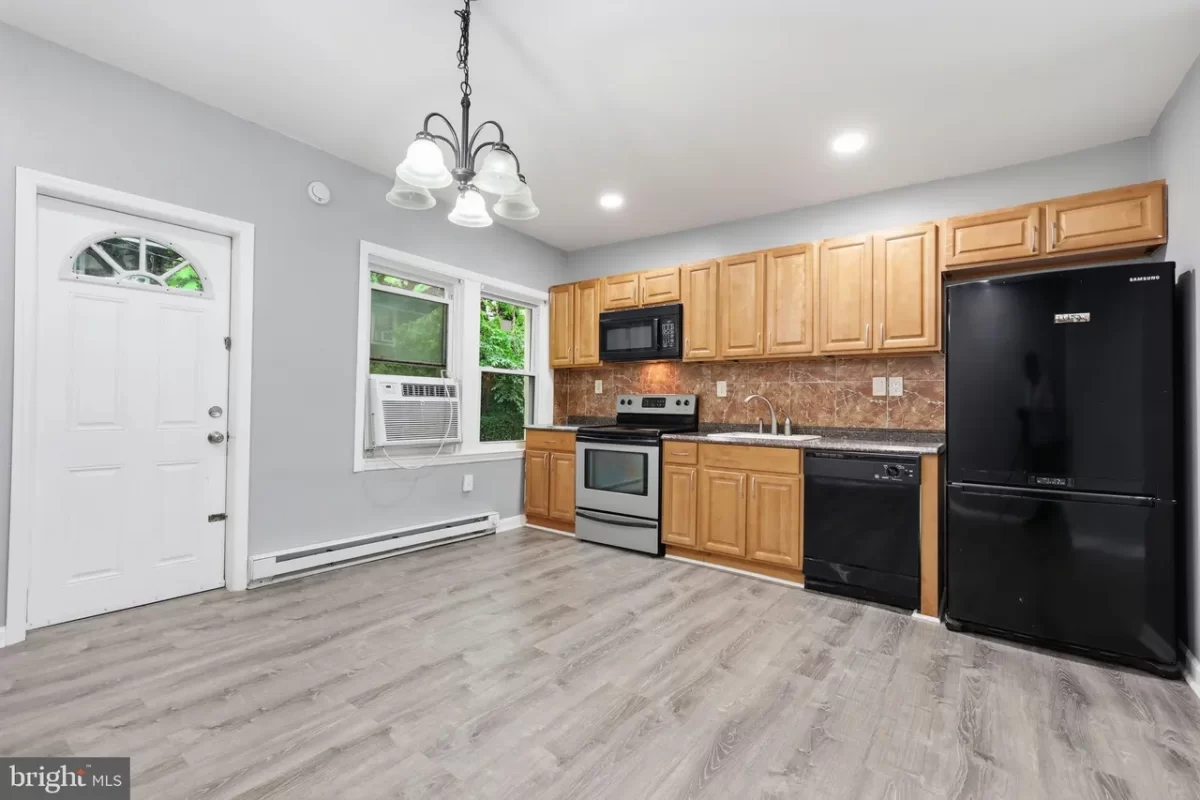 3BR Townhouse for Sale in Philadelphia, PA