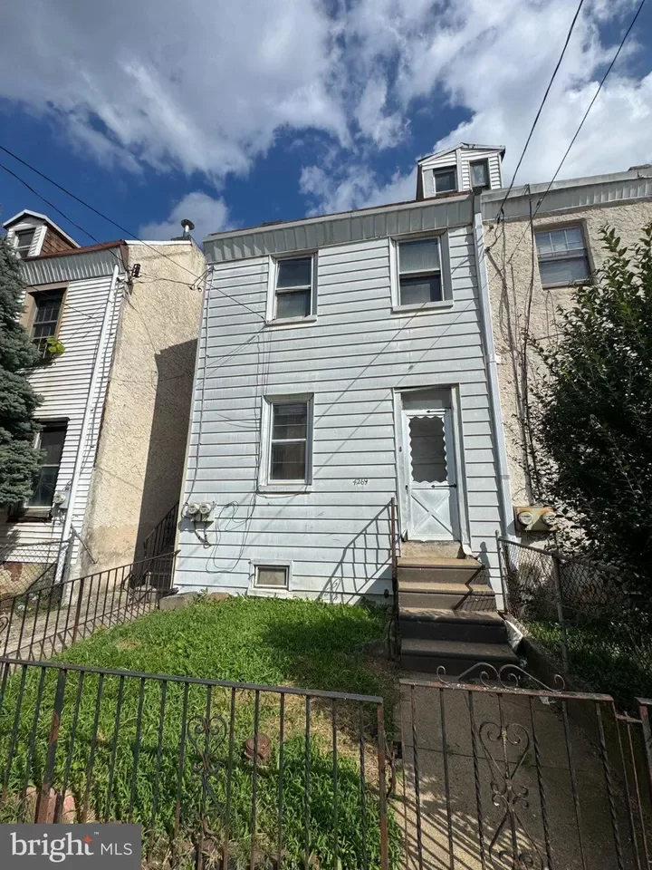 4BR Townhouse for Sale in Philadelphia, PA