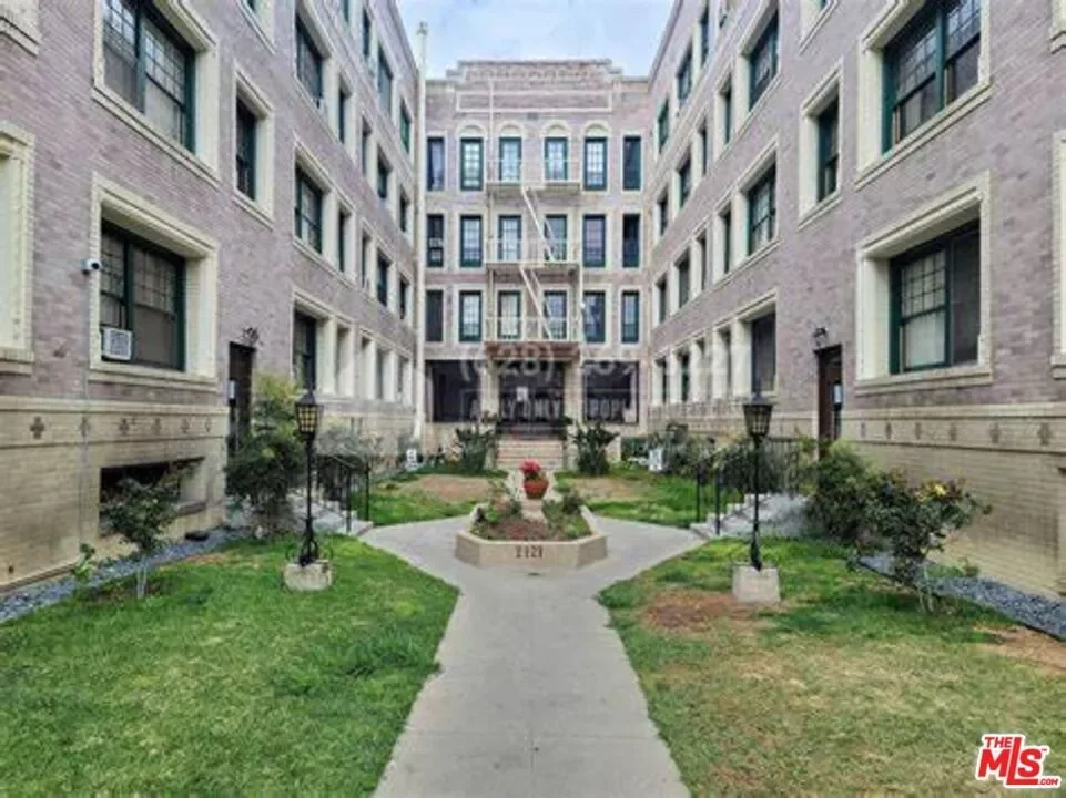 Condo for Sale in Los Angeles, CA