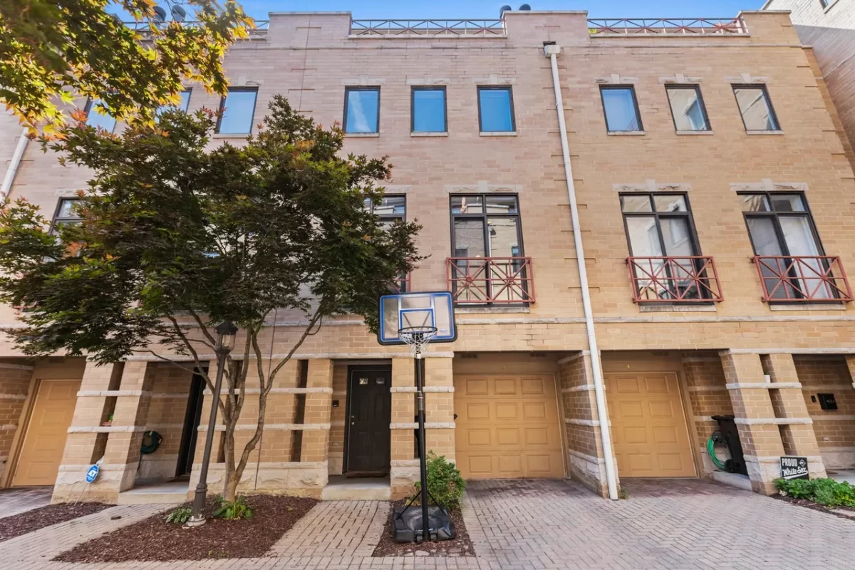 3BR Townhouse for Rent in Chicago, IL
