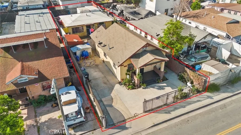 4BR Multi-Family for Sale in Los Angeles, CA