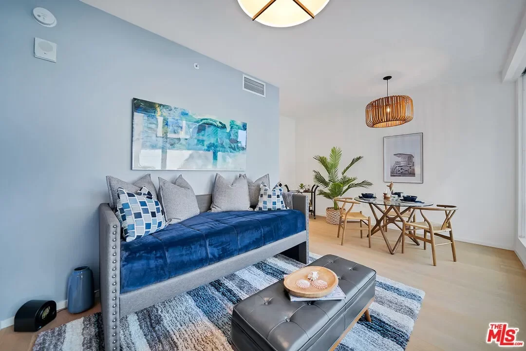 Condo for Sale in Los Angeles, CA