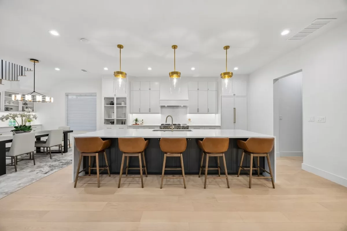 6BR House for Sale in Dallas, TX