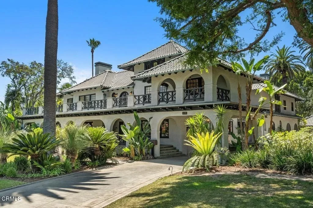 8BR House for Sale in Pasadena, CA