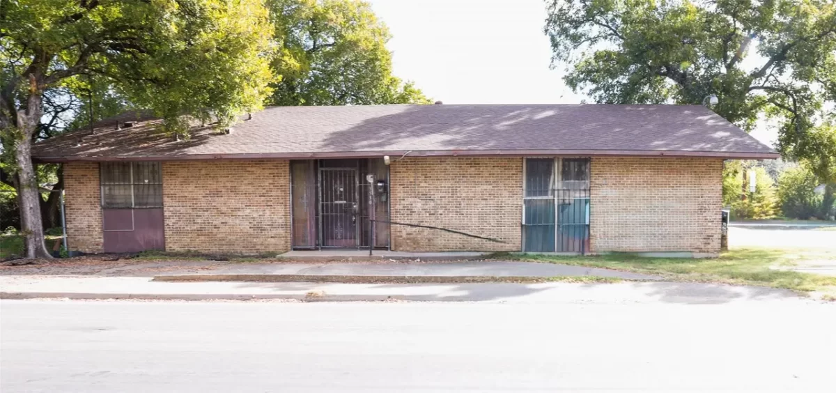 House for Sale in Dallas, TX