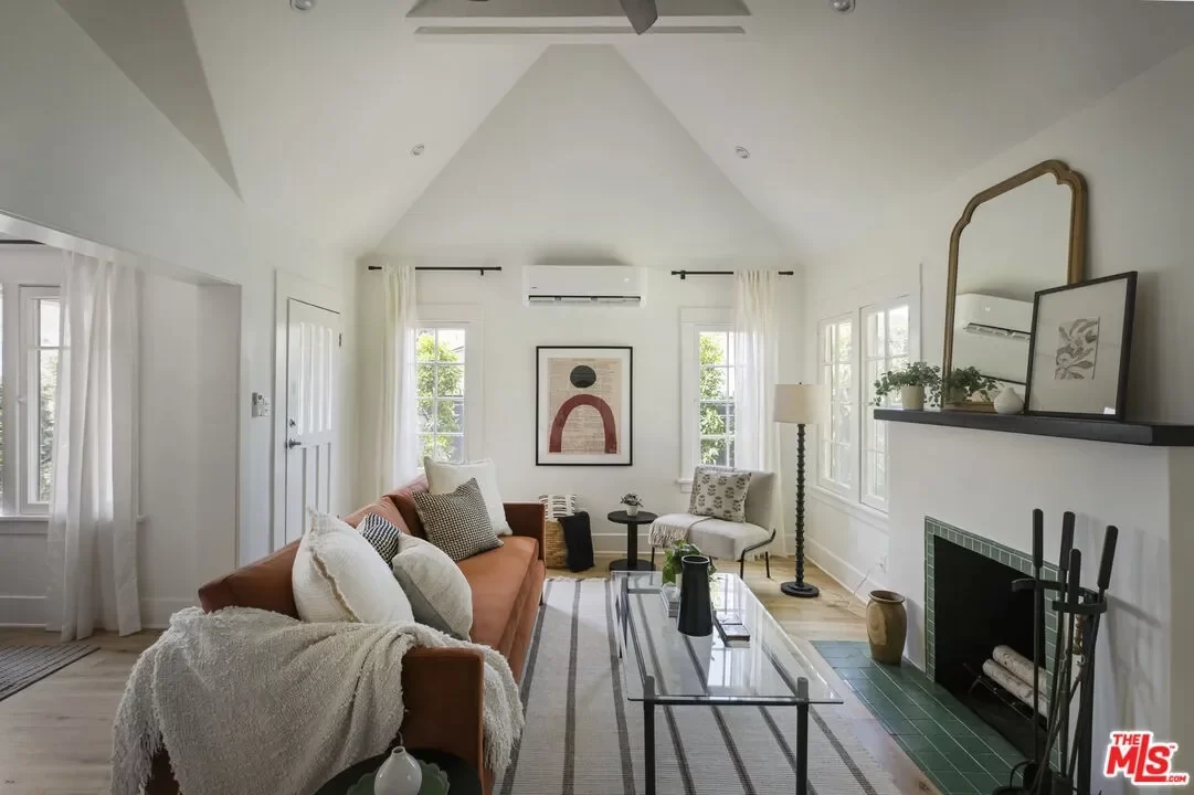 2BR House for Sale in Los Angeles, CA