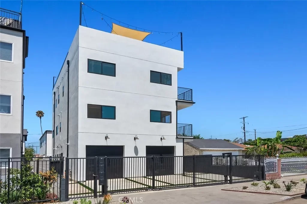 12BR Multi-Family for Sale in Los Angeles, CA