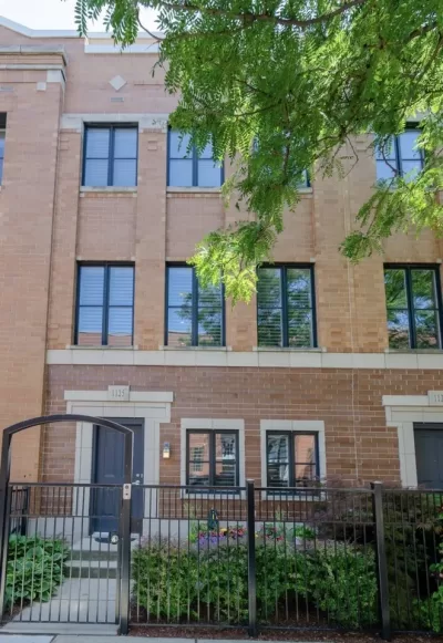 4BR House for Sale in Chicago, IL