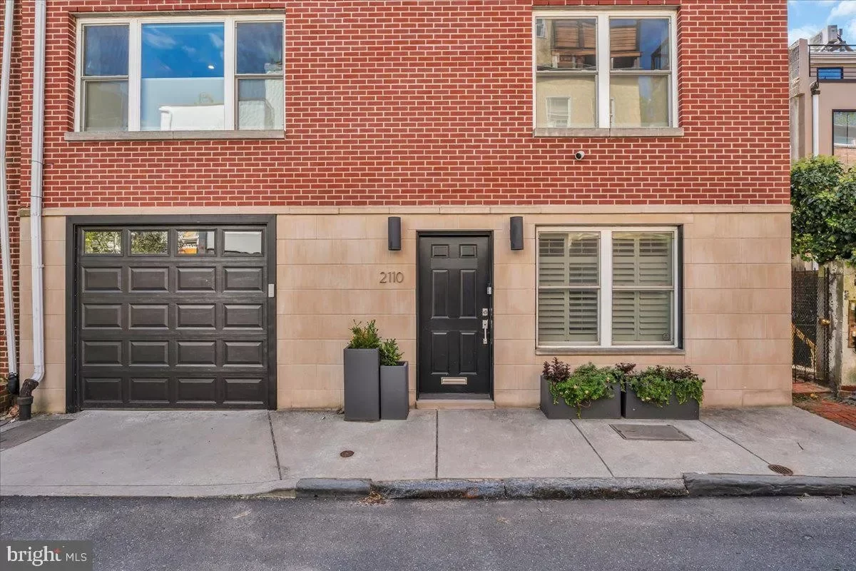 4BR Townhouse for Sale in Philadelphia, PA