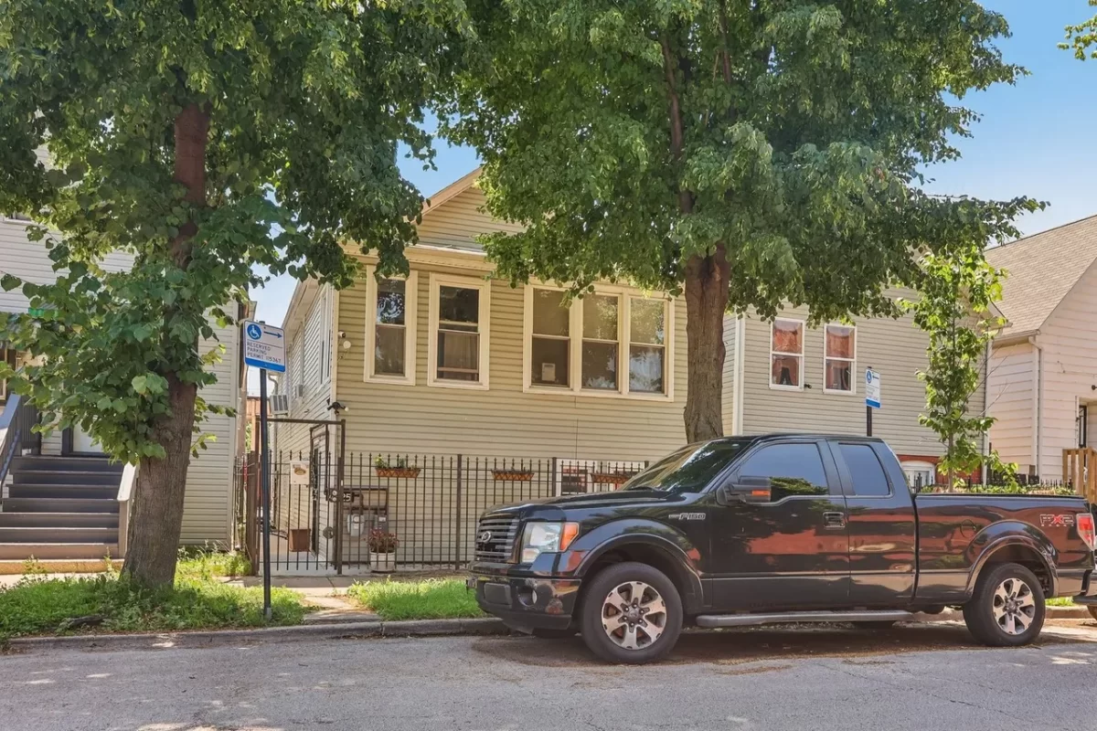 4BR House for Sale in Chicago, IL