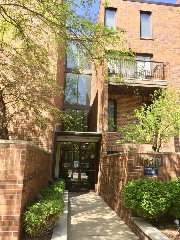 2BR Condo for Sale in Chicago, IL