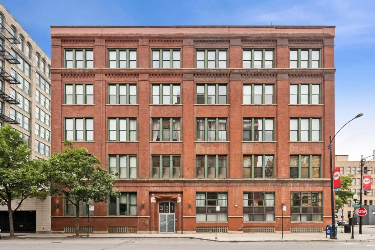 2BR Condo for Sale in Chicago, IL