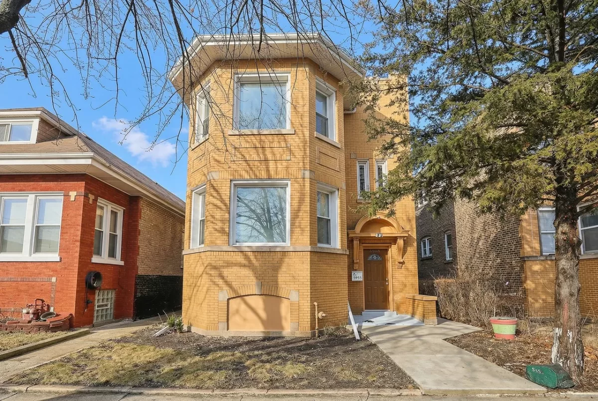 4BR Multi-Family for Sale in Chicago, IL