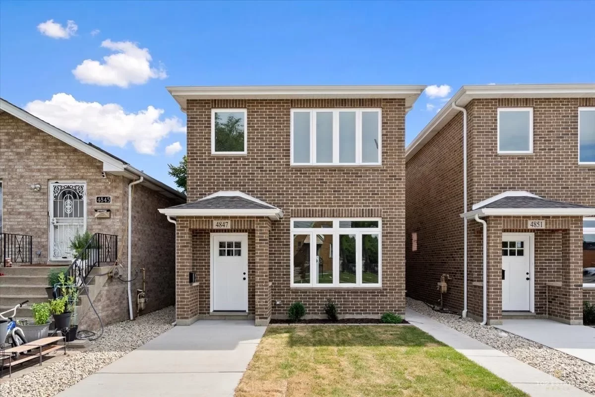 4BR House for Sale in Chicago, IL