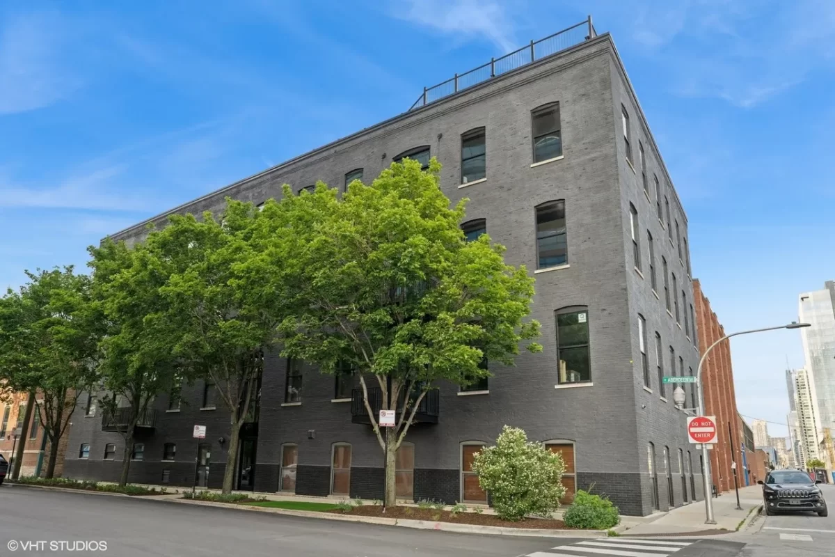 3BR Condo for Sale in Chicago, IL