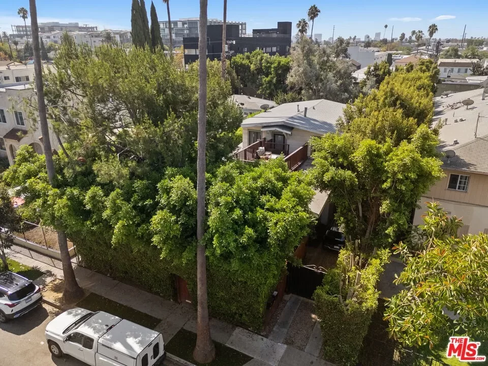 4BR Multi-Family for Sale in Los Angeles, CA