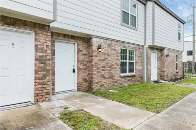 2BR Townhouse for Rent in Dallas, TX