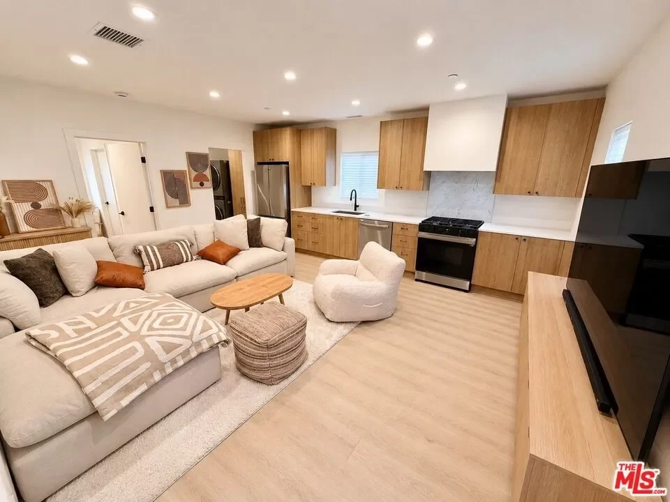 3BR Townhouse for Rent in Los Angeles, CA
