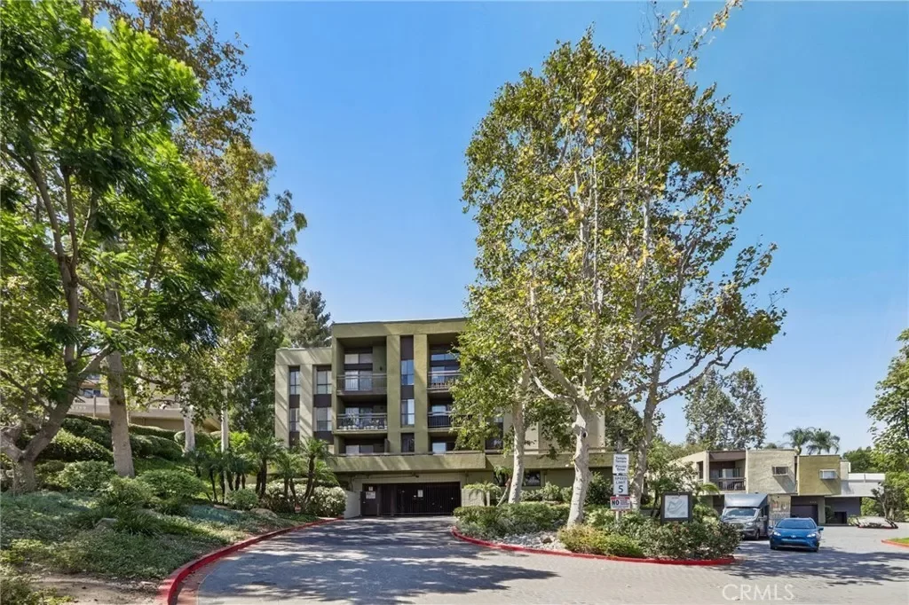 2BR Condo for Sale in Los Angeles, CA