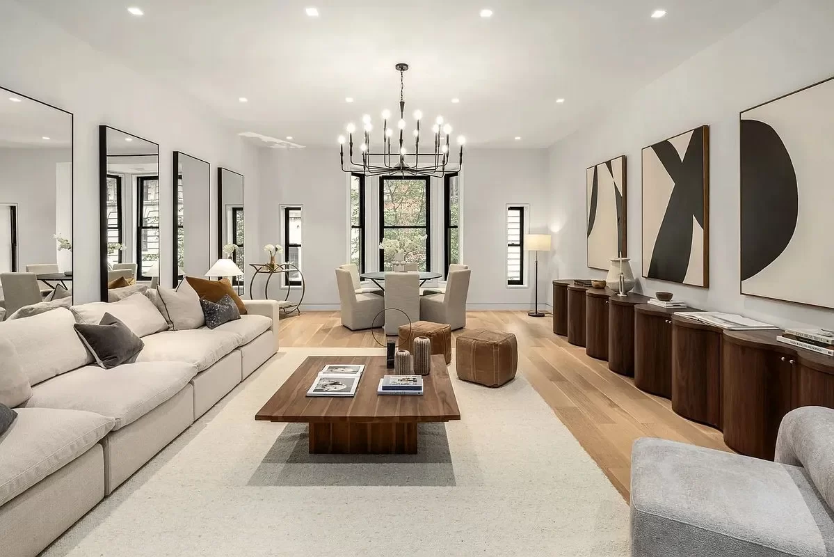 8BR Townhouse for Sale in New York, NY