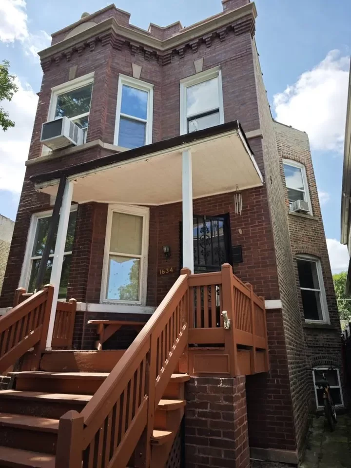 6BR Multi-Family for Sale in Chicago, IL