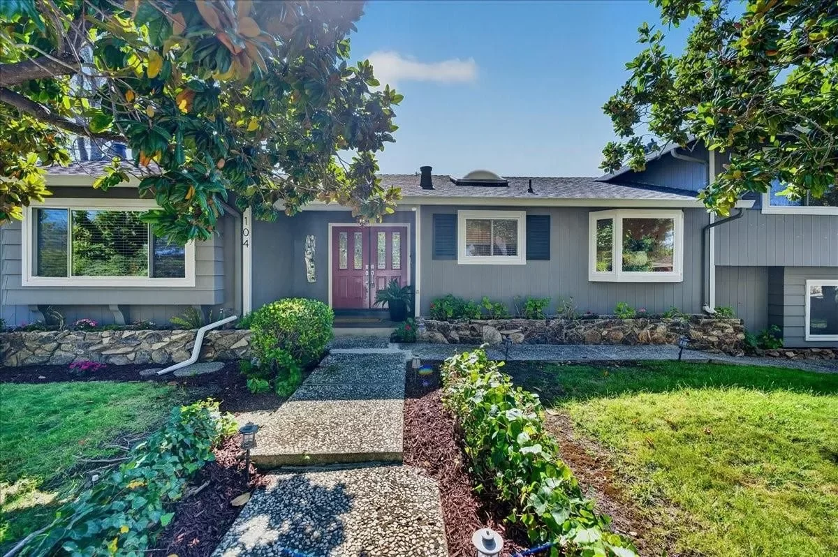 5BR House for Sale in Los Gatos, CA