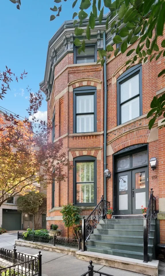 4BR House for Sale in Chicago, IL
