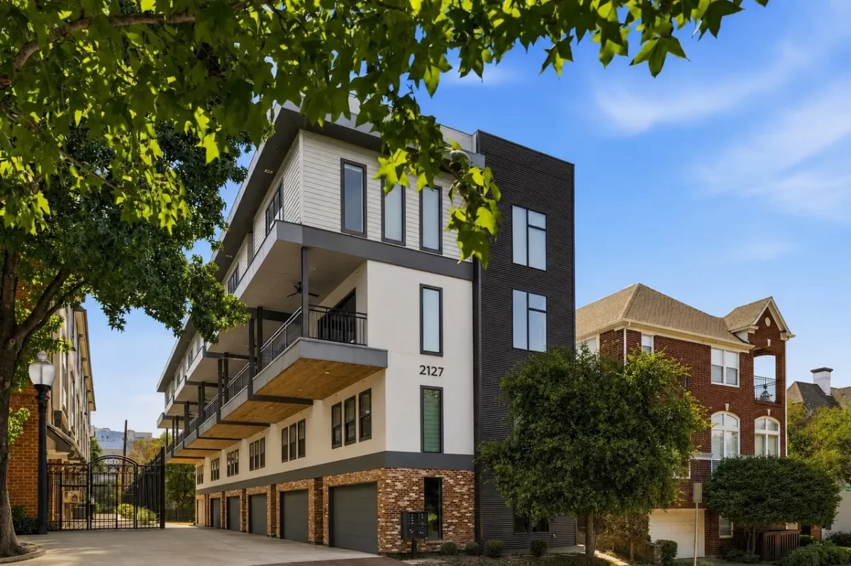 3BR Townhouse for Sale in Dallas, TX
