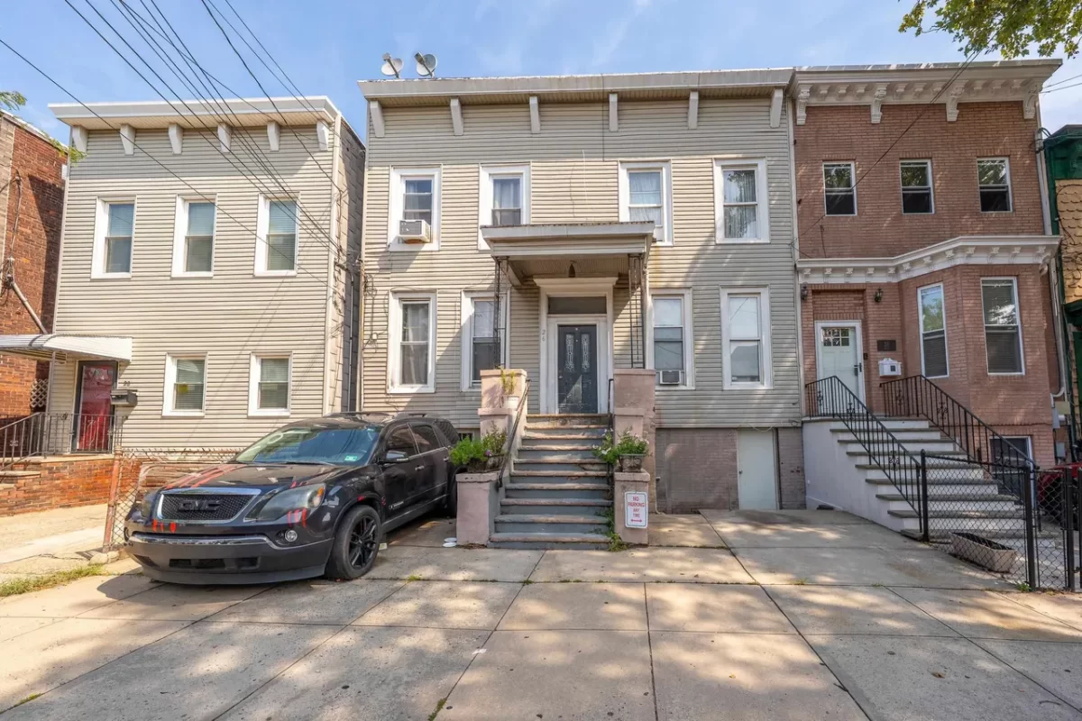 8BR Multi-Family for Sale in Jersey City, NJ