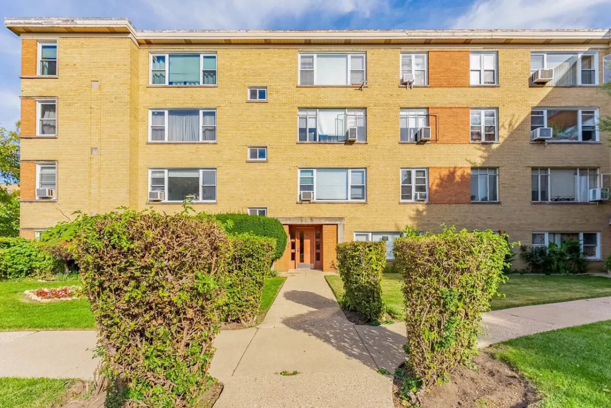 2BR Condo for Sale in Chicago, IL
