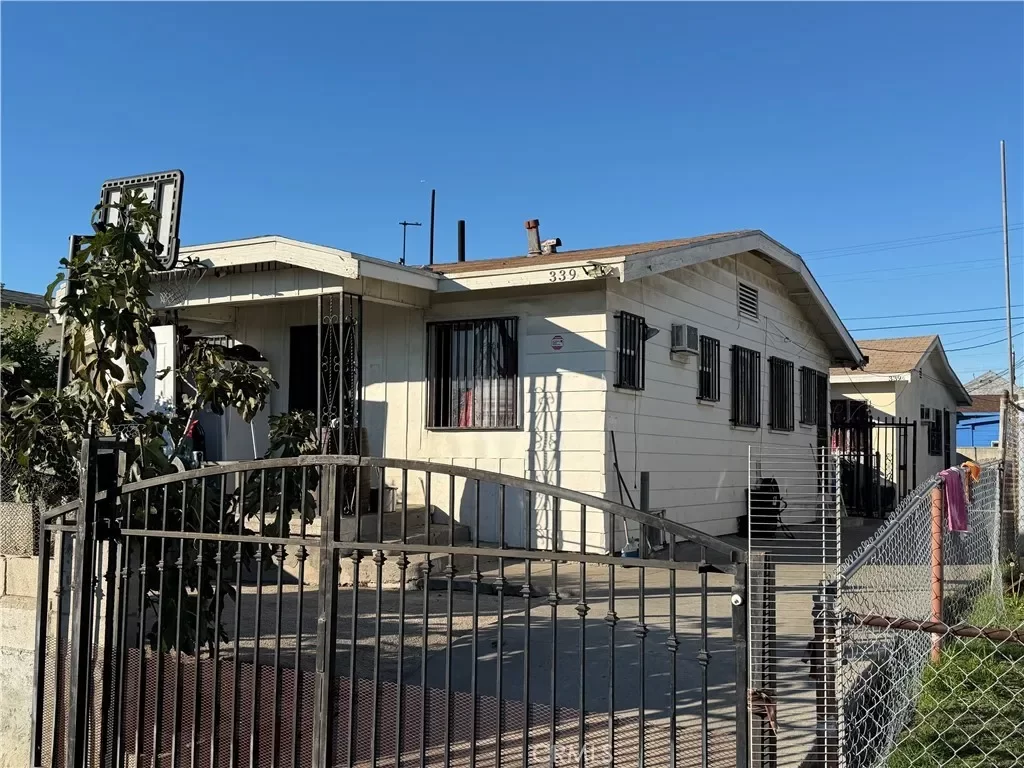 4BR Multi-Family for Sale in Los Angeles, CA
