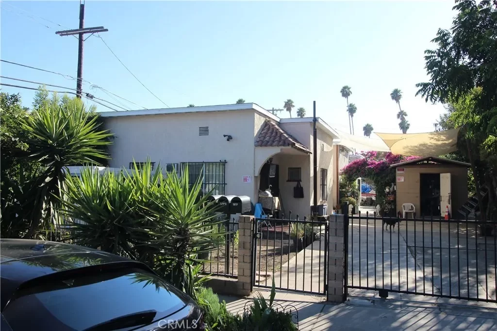 4BR Multi-Family for Sale in Los Angeles, CA