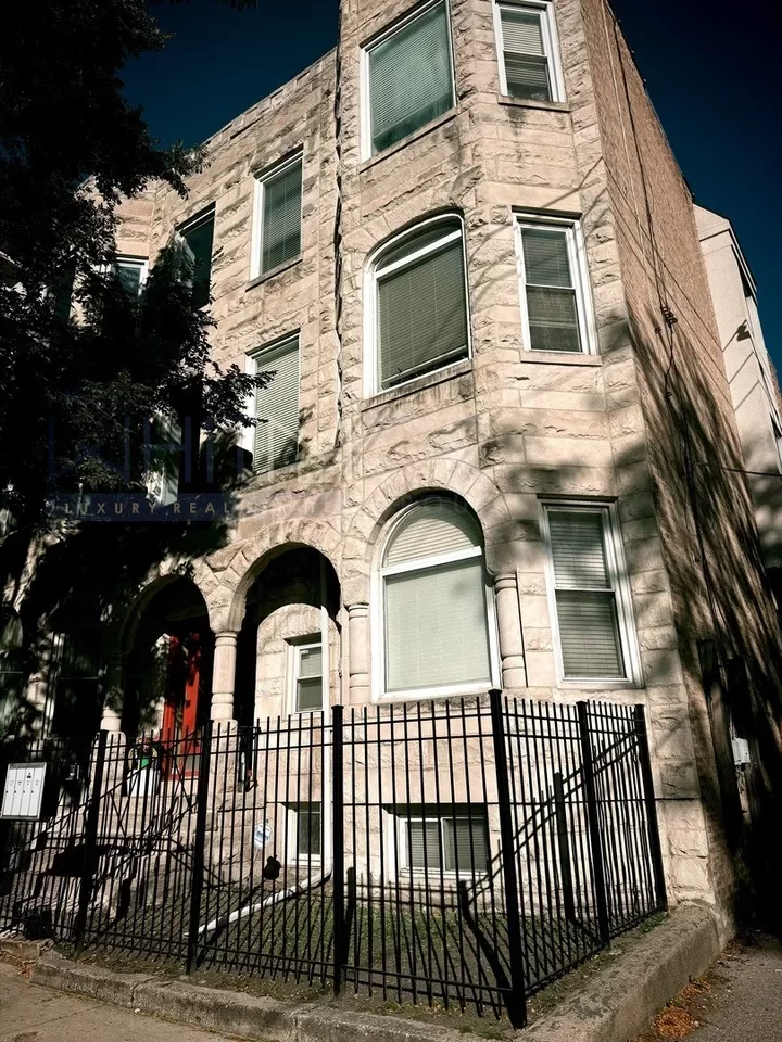 3BR Condo for Sale in Chicago, IL