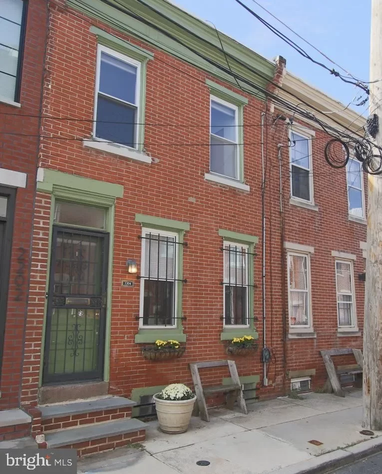2BR Townhouse for Sale in Philadelphia, PA