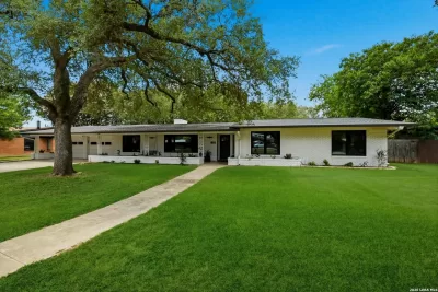 4BR House for Sale in Castle Hills, TX